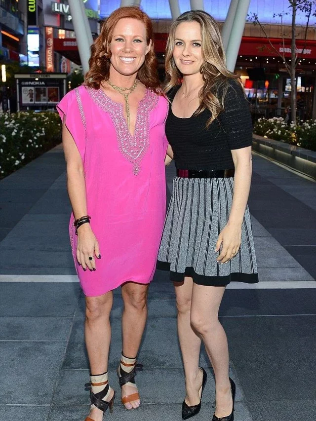 Alicia Silverstone and Elisa Donovan