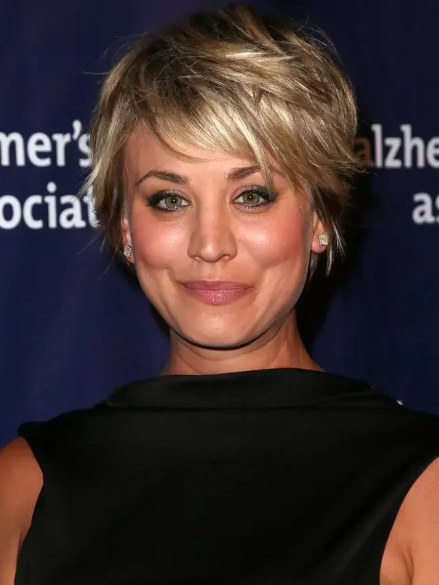 Kaley Cuoco Dressed an incredibly revealing backless dress